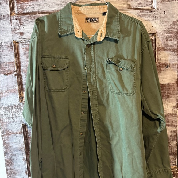 Wrangler Olive Green button down long sleeve shirt with Tan Lining - Picture 1 of 3